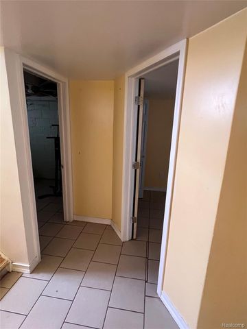 1282 Applewood Avenue, Lincoln Park, MI 48146