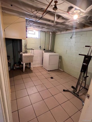 1282 Applewood Avenue, Lincoln Park, MI 48146