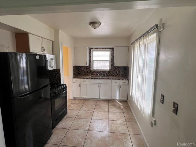 1282 Applewood Avenue, Lincoln Park, MI 48146