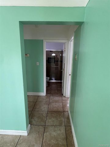 1282 Applewood Avenue, Lincoln Park, MI 48146