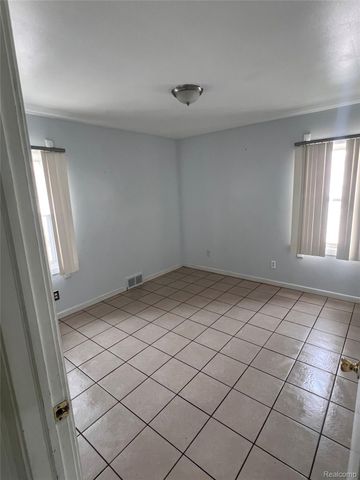 1282 Applewood Avenue, Lincoln Park, MI 48146