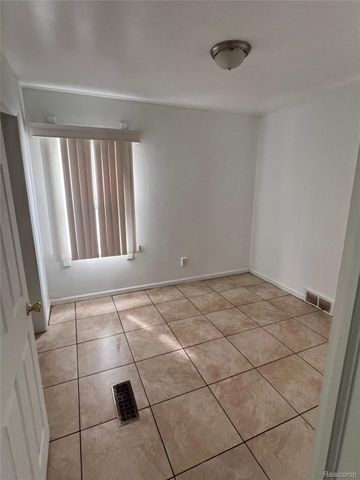 1282 Applewood Avenue, Lincoln Park, MI 48146