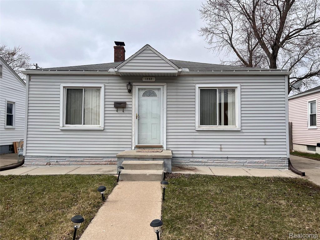 1282 Applewood Avenue, Lincoln Park, MI 48146