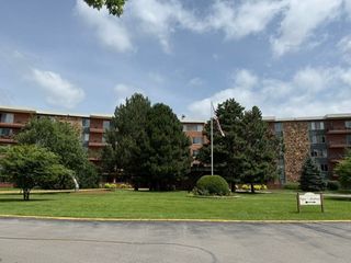 16 E Old Willow Road 405s, Prospect Heights, IL 60070