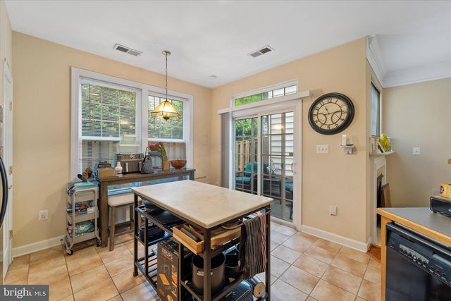 11415 MACTAVISH HTS, Fairfax, VA 22030