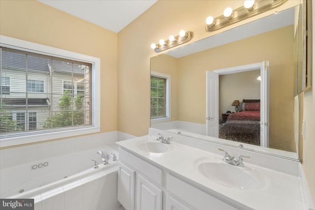 11415 MACTAVISH HTS, Fairfax, VA 22030