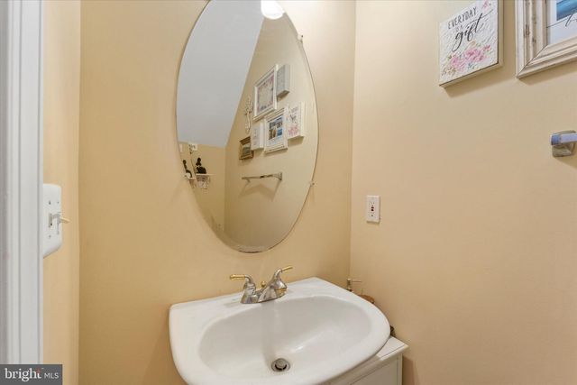 11415 MACTAVISH HTS, Fairfax, VA 22030