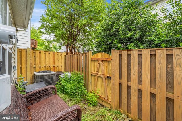 11415 MACTAVISH HTS, Fairfax, VA 22030