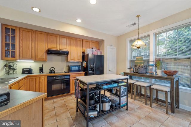 11415 MACTAVISH HTS, Fairfax, VA 22030