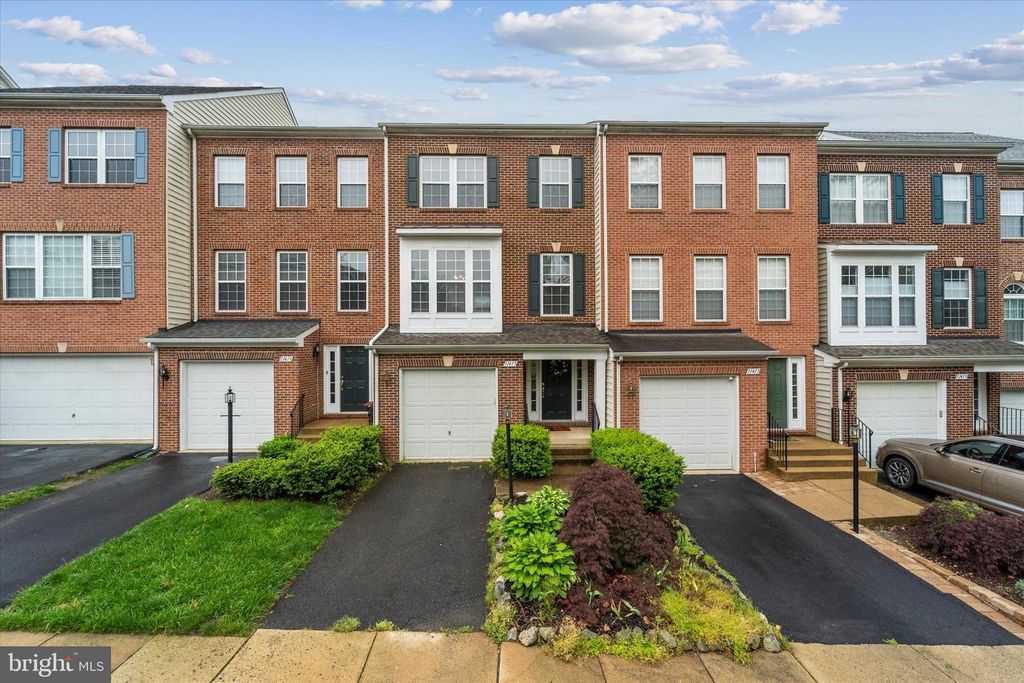 11415 MACTAVISH HTS, Fairfax, VA 22030