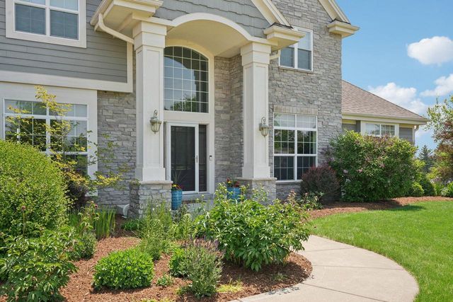 N49W18765 Emerald Hills DRIVE, Menomonee Falls, WI 53051