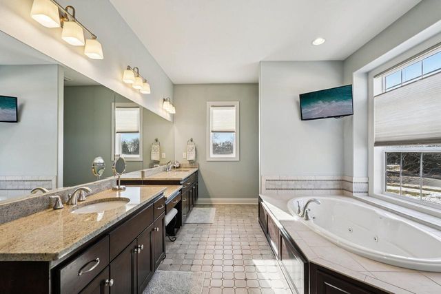 N49W18765 Emerald Hills DRIVE, Menomonee Falls, WI 53051