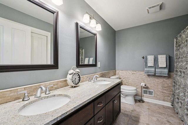 N49W18765 Emerald Hills DRIVE, Menomonee Falls, WI 53051