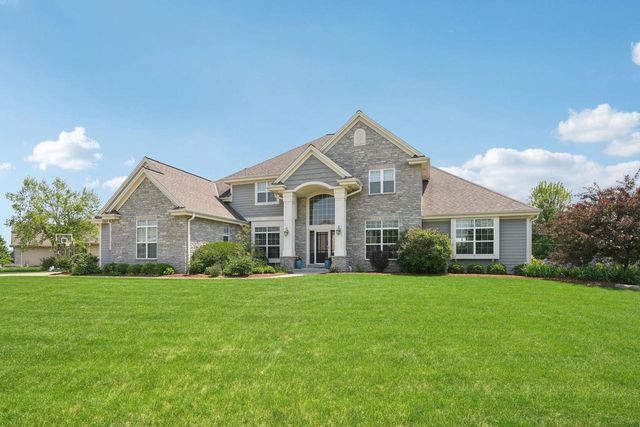 N49W18765 Emerald Hills DRIVE, Menomonee Falls, WI 53051