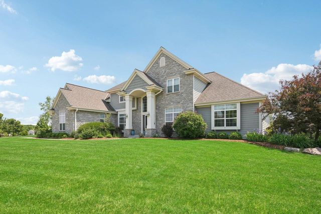 N49W18765 Emerald Hills DRIVE, Menomonee Falls, WI 53051