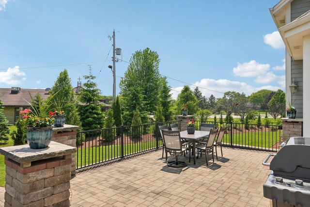 N49W18765 Emerald Hills DRIVE, Menomonee Falls, WI 53051