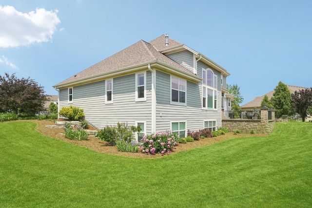 N49W18765 Emerald Hills DRIVE, Menomonee Falls, WI 53051