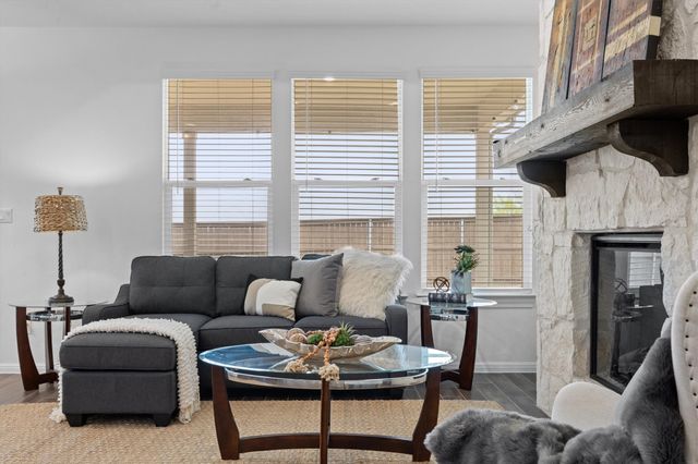 165 Slenderleaf Drive, Marble Falls, TX 78654