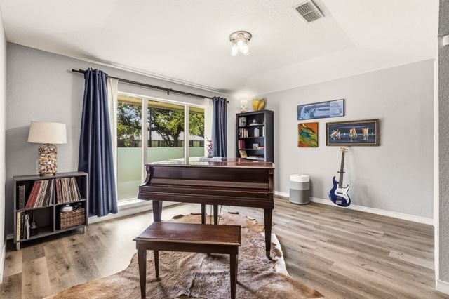 10461 Carry Back Circle, Dallas, TX 75229