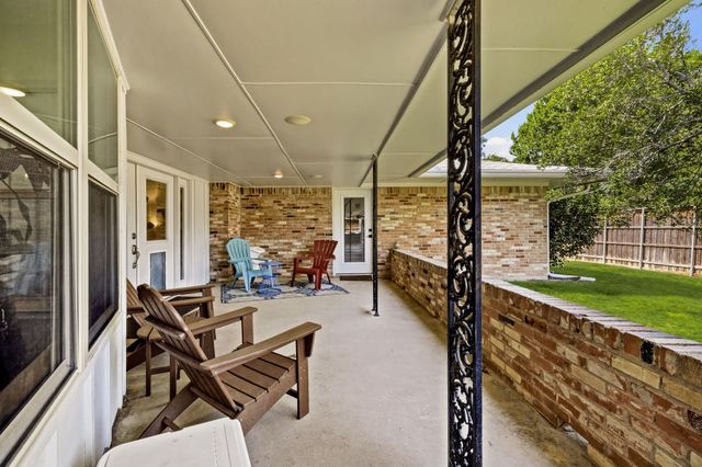 10461 Carry Back Circle, Dallas, TX 75229
