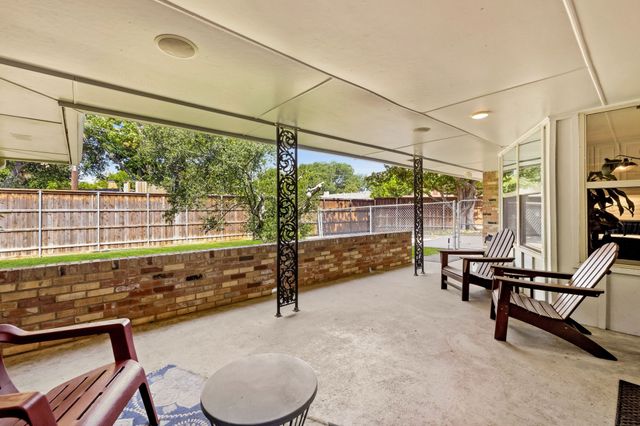 10461 Carry Back Circle, Dallas, TX 75229