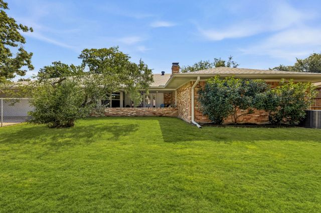 10461 Carry Back Circle, Dallas, TX 75229