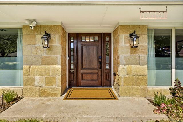 10461 Carry Back Circle, Dallas, TX 75229