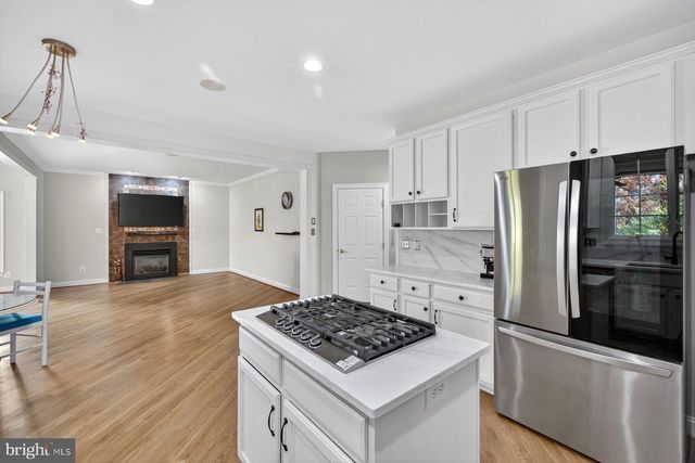 43656 RIVERPOINT DR, Leesburg, VA 20176