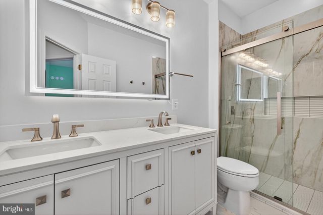 43656 RIVERPOINT DR, Leesburg, VA 20176