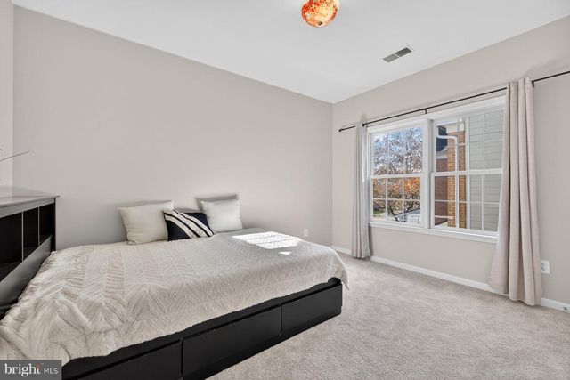 43656 RIVERPOINT DR, Leesburg, VA 20176