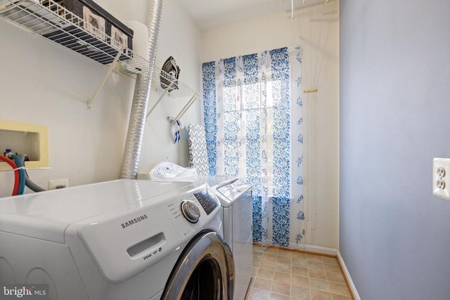 43656 RIVERPOINT DR, Leesburg, VA 20176