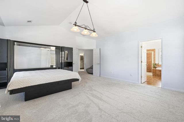 43656 RIVERPOINT DR, Leesburg, VA 20176