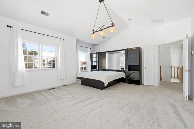 43656 RIVERPOINT DR, Leesburg, VA 20176