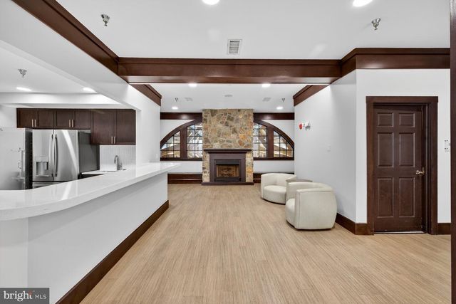 43656 RIVERPOINT DR, Leesburg, VA 20176