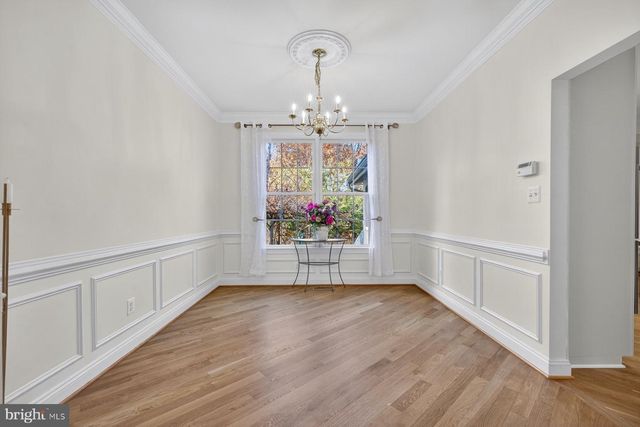 43656 RIVERPOINT DR, Leesburg, VA 20176