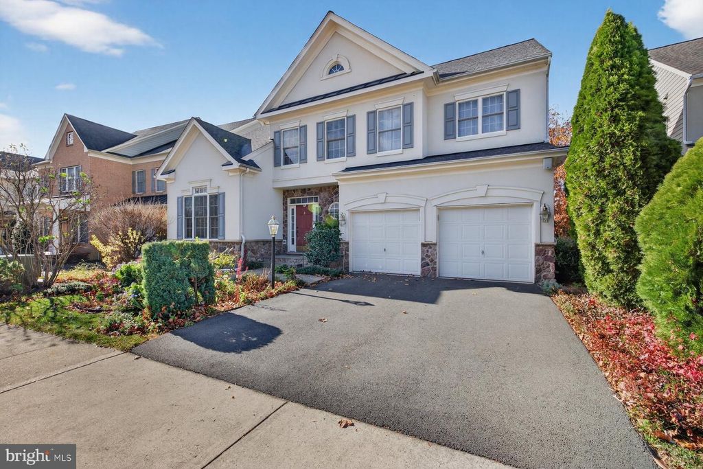 43656 RIVERPOINT DR, Leesburg, VA 20176