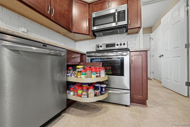 13750 Treeland Drive, Utica, MI 48315