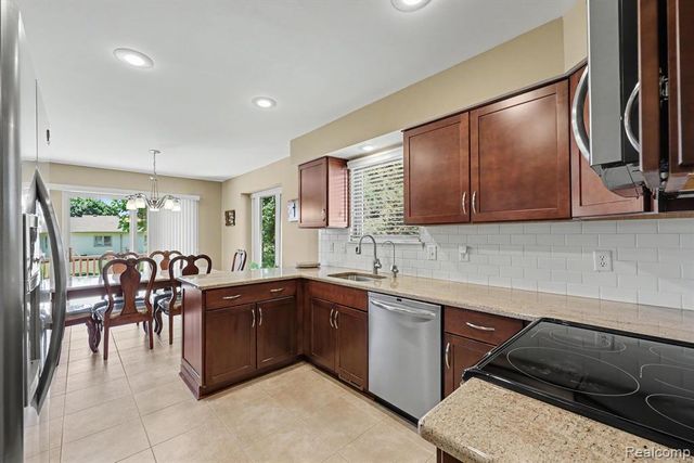 13750 Treeland Drive, Utica, MI 48315