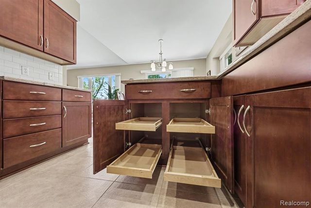 13750 Treeland Drive, Utica, MI 48315