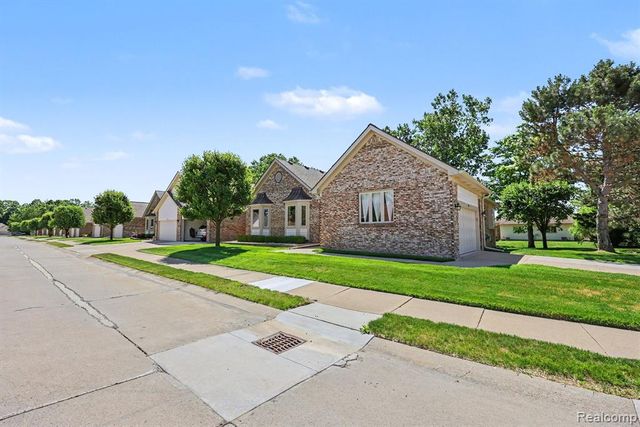 13750 Treeland Drive, Utica, MI 48315