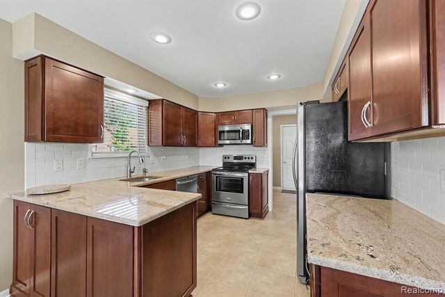 13750 Treeland Drive, Utica, MI 48315