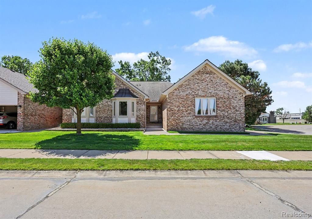13750 Treeland Drive, Utica, MI 48315