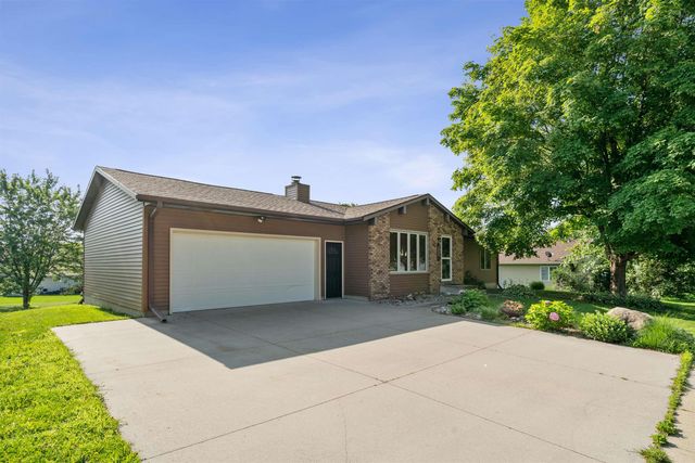 3859 Holly Lane, Waterloo, IA 50702