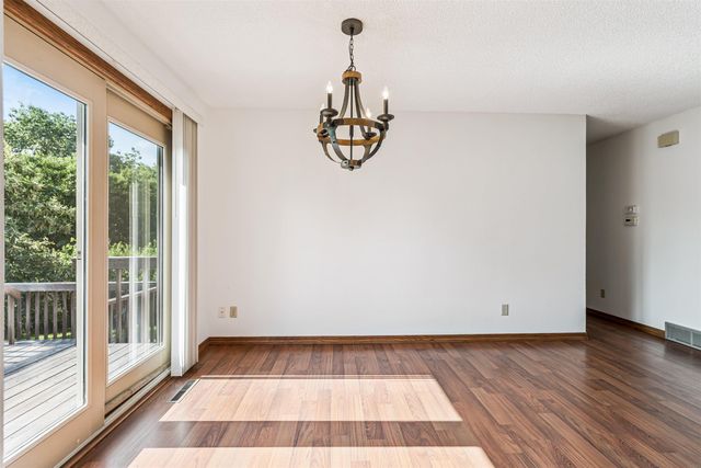 3859 Holly Lane, Waterloo, IA 50702