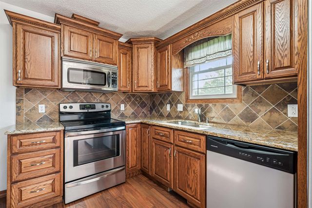 3859 Holly Lane, Waterloo, IA 50702