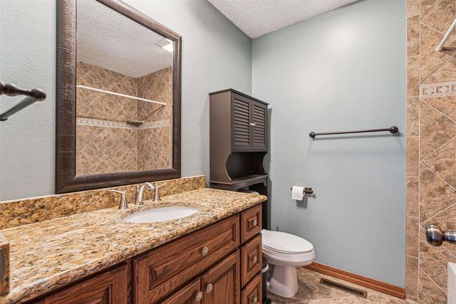 3859 Holly Lane, Waterloo, IA 50702