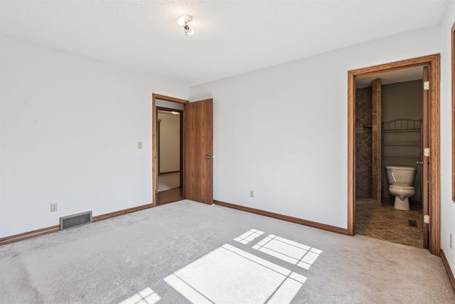 3859 Holly Lane, Waterloo, IA 50702