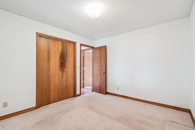3859 Holly Lane, Waterloo, IA 50702