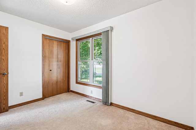 3859 Holly Lane, Waterloo, IA 50702