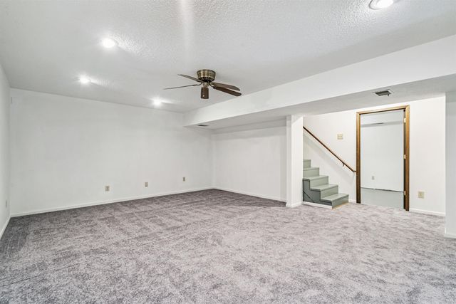 3859 Holly Lane, Waterloo, IA 50702